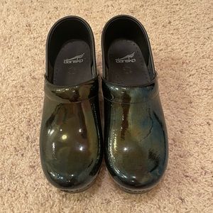 Unused dansko size 39 clogs
